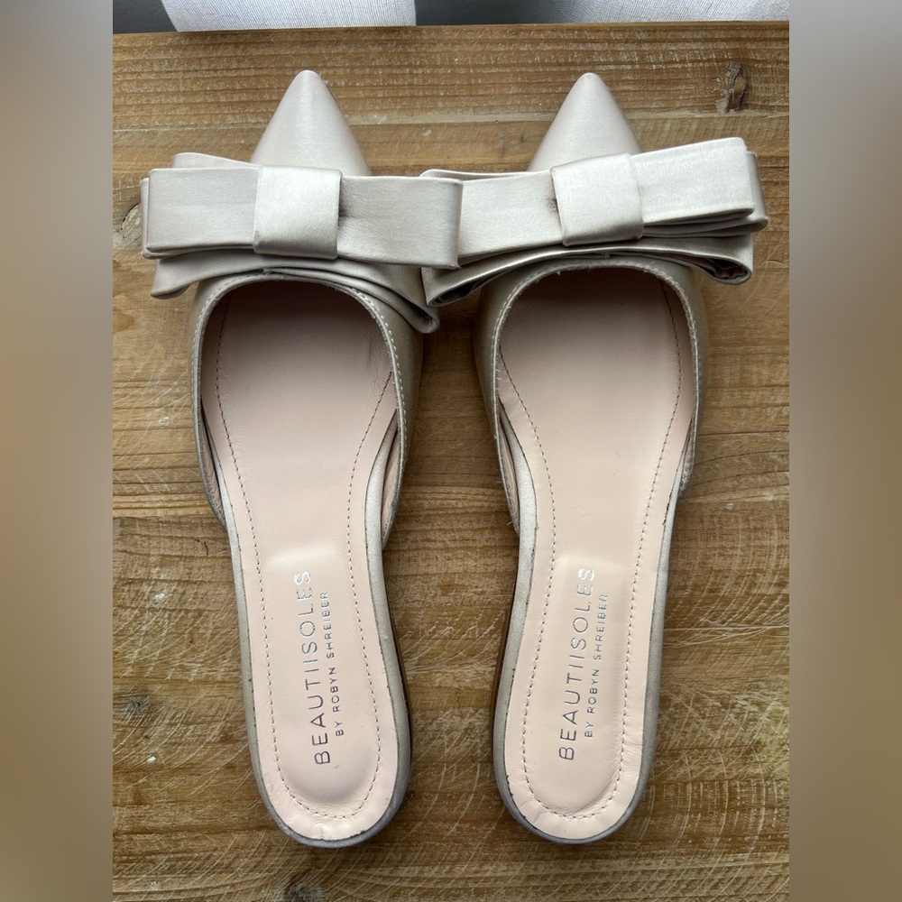 BeautiiSoles By Robyn Shreiber Ella Ivory Flats Made in Italy Women's Size 6 New - Picture 5 of 8